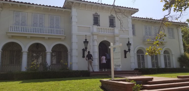 Beautiful garden home exterior design | Ecay Design