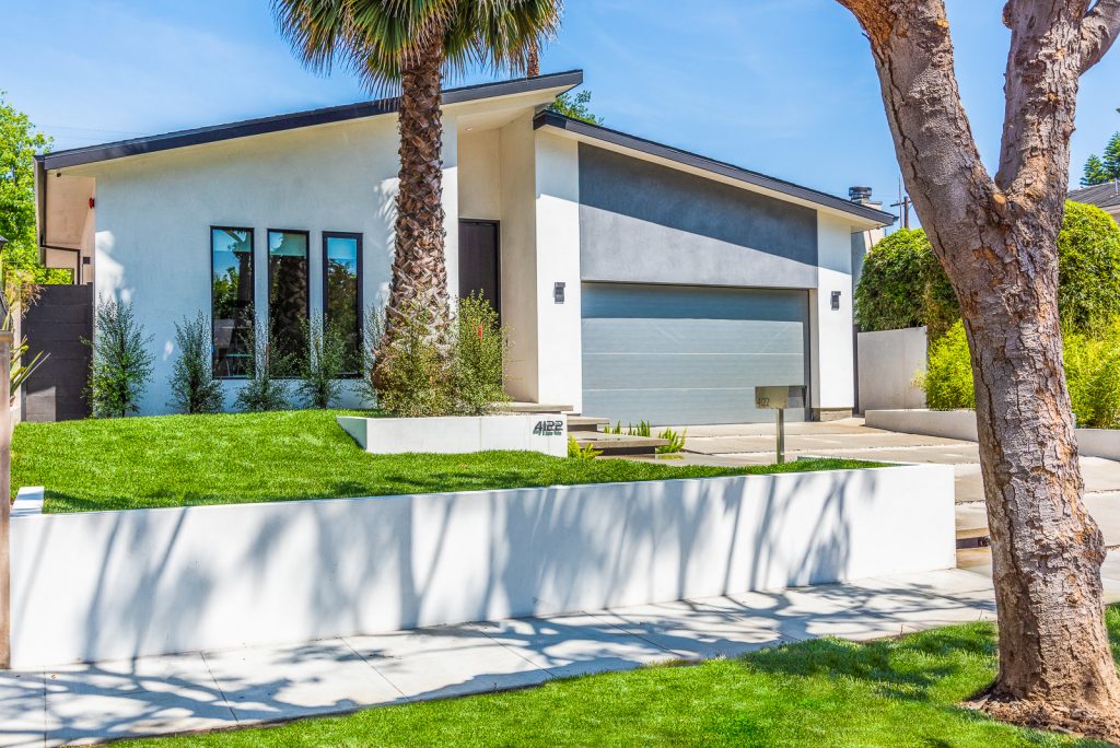 Beautiful garden home exterior design | Ecay Design