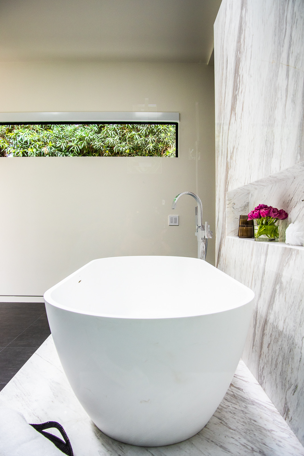 Beautiful and Costly Bathtub Design | Ecay Design